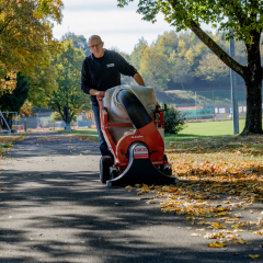 Dissiper déchets et feuilles mortes