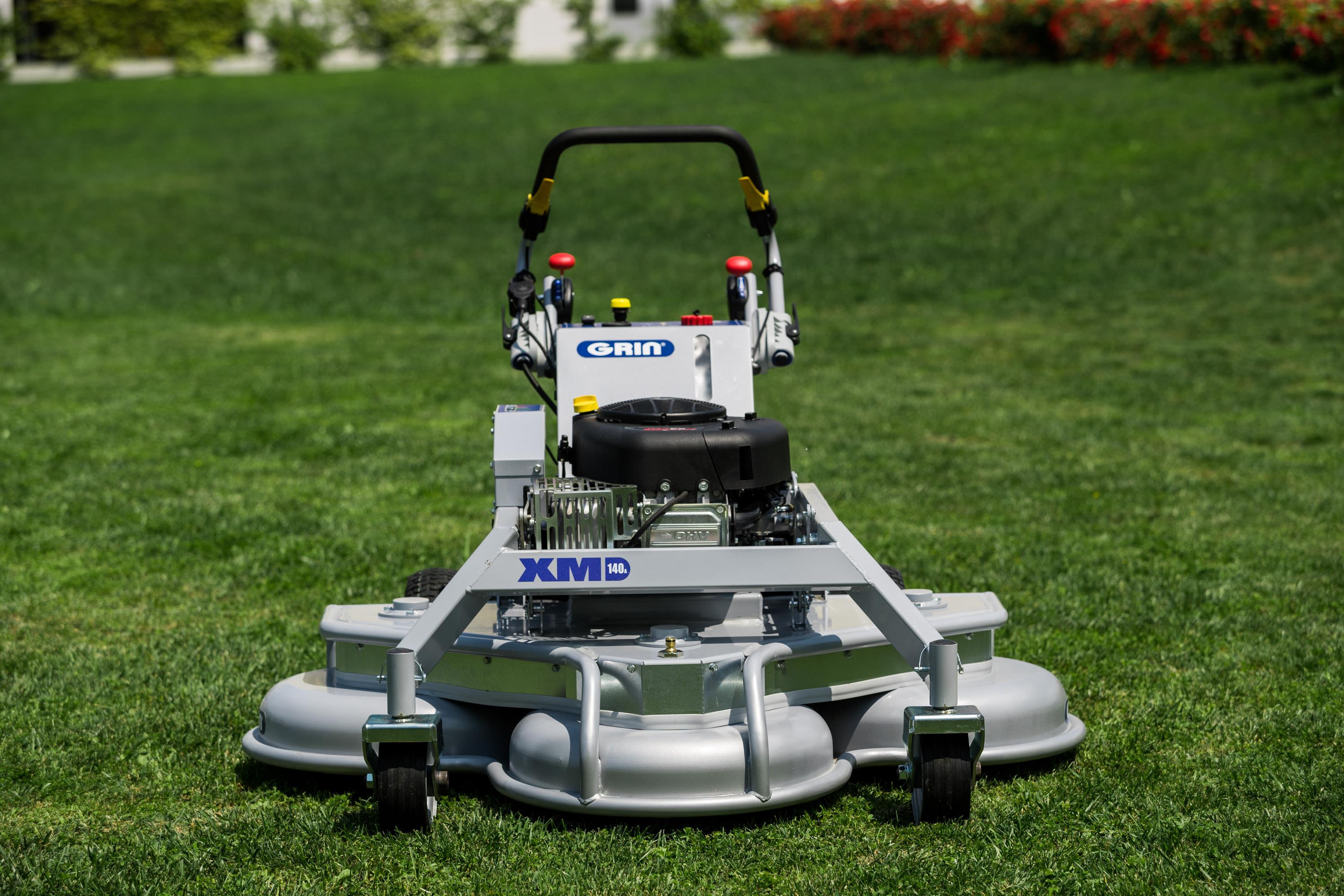 GRIN ZERO TURN-Tondeuse XM140A avec plateau de coupe 140cm GRIN MAXI-3, B&S 4175EX GRIN ZERO TURN-Tondeuse XM140A avec plateau de coupe 140cm GRIN MAXI-3, B&S 4175EX