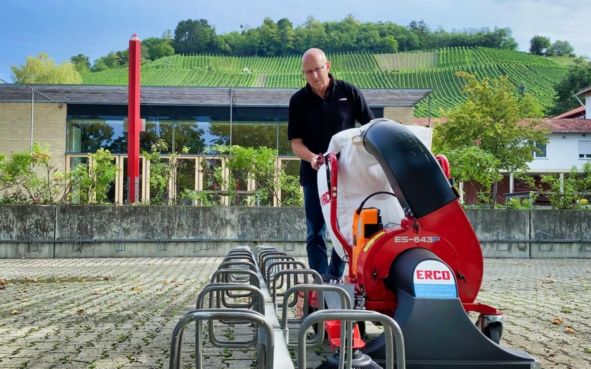Aspirateur à feuilles tracté & autotracté